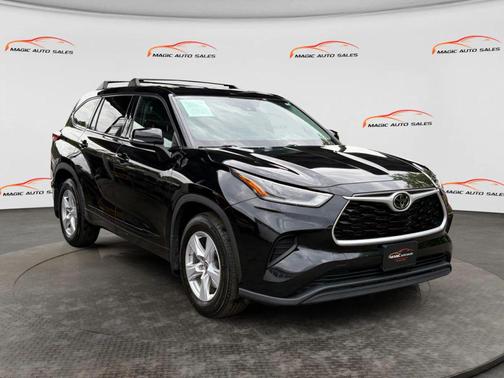 Midnight Black Metallic 2021 Toyota Highlander L