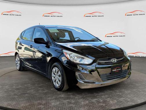 Ultra Black Pearl 2016 Hyundai Accent SE