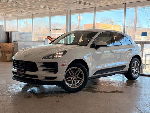 2019 Porsche Macan Sport Utility 4D