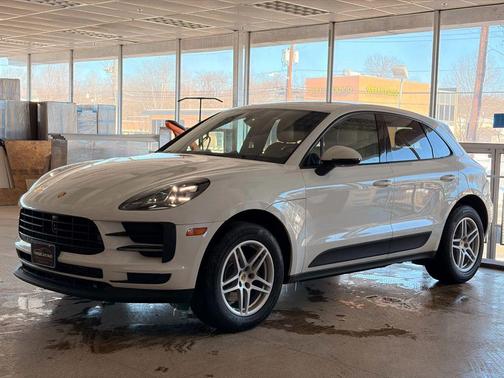 2019 Porsche Macan Sport Utility 4D