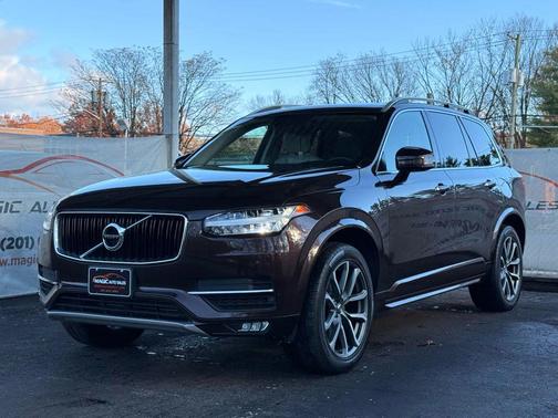 2018 Volvo XC90 T6 Momentum