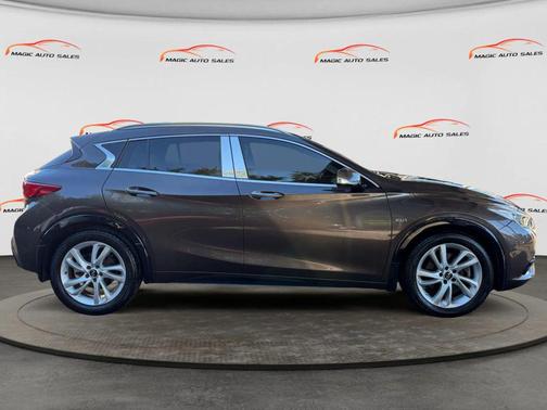 Chestnut Bronze 2017 INFINITI QX30 Premium