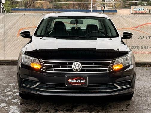2017 Volkswagen Passat 1.8T SE