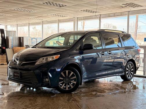 2018 Toyota Sienna XLE