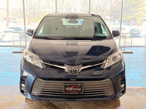 2018 Toyota Sienna XLE