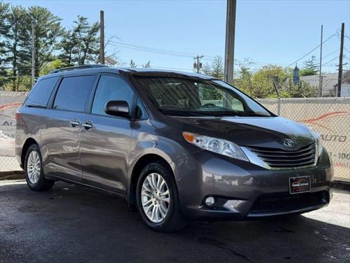 2017 Toyota Sienna XLE Premium