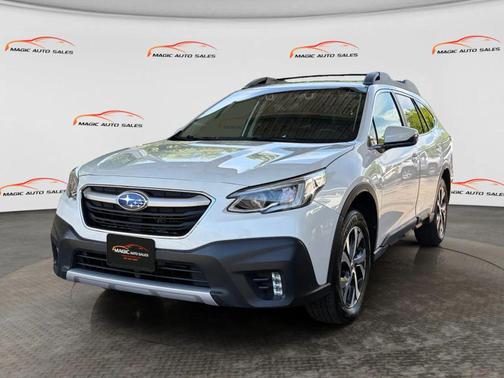 Crystal White Pearl 2022 Subaru Outback Limited