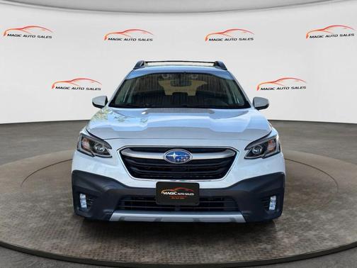 Crystal White Pearl 2022 Subaru Outback Limited