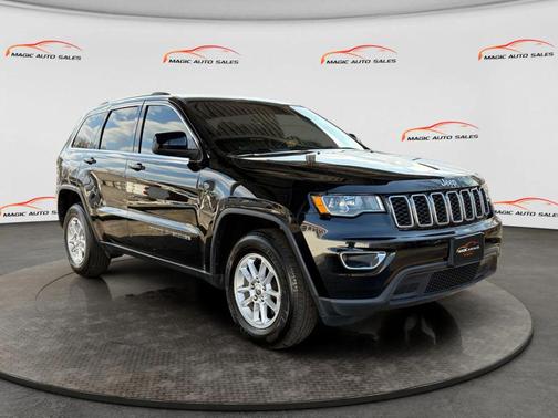 Diamond Black Crystal Pearlcoat 2020 Jeep Grand Cherokee Laredo