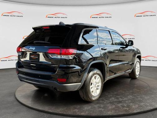 Diamond Black Crystal Pearlcoat 2020 Jeep Grand Cherokee Laredo