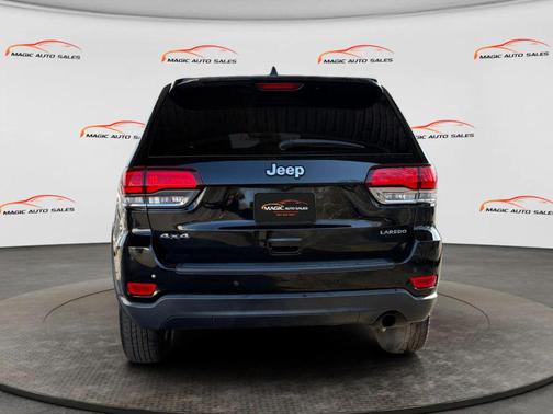 Diamond Black Crystal Pearlcoat 2020 Jeep Grand Cherokee Laredo