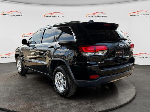 Diamond Black Crystal Pearlcoat 2020 Jeep Grand Cherokee Laredo