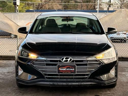 2019 Hyundai ELANTRA SE