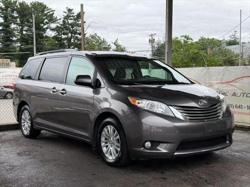 2017 Toyota Sienna XLE Premium