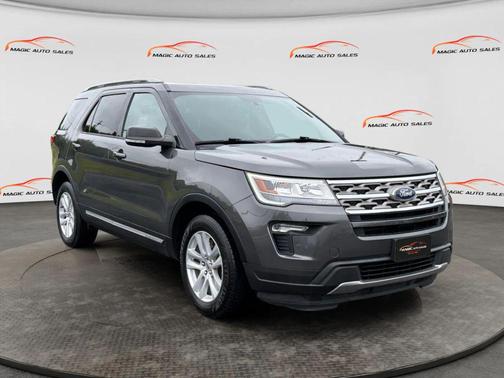 Magnetic Metallic 2018 Ford Explorer XLT