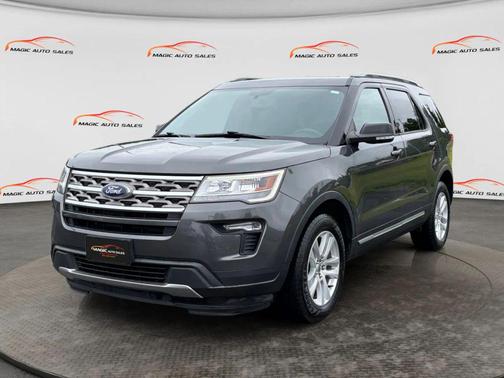 Magnetic Metallic 2018 Ford Explorer XLT