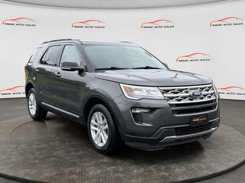 Magnetic Metallic 2018 Ford Explorer XLT