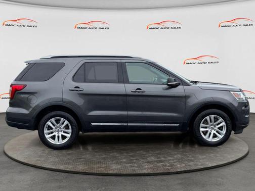 Magnetic Metallic 2018 Ford Explorer XLT