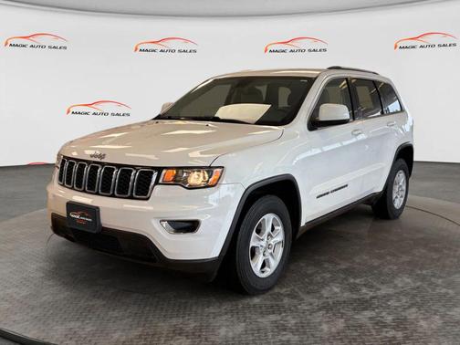 Bright White Clearcoat 2017 Jeep Grand Cherokee Laredo