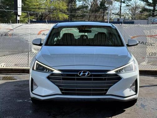 2020 Hyundai ELANTRA SE