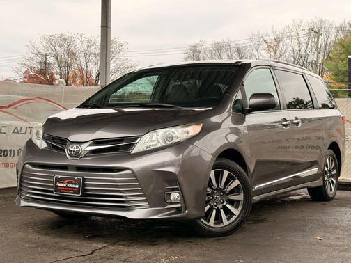 2020 Toyota Sienna XLE Premium