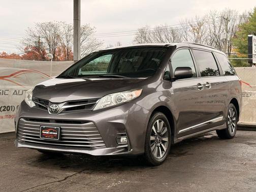 2020 Toyota Sienna XLE Premium
