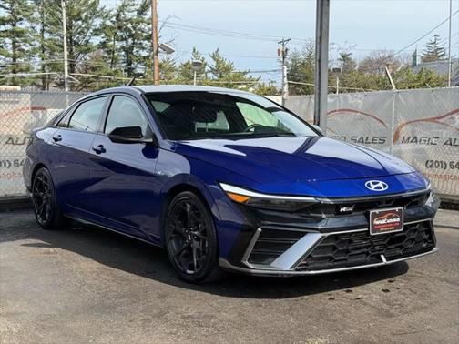 2024 Hyundai ELANTRA SE