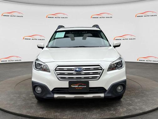 White 2017 Subaru Outback 3.6R Limited