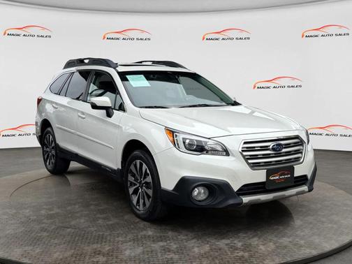White 2017 Subaru Outback 3.6R Limited