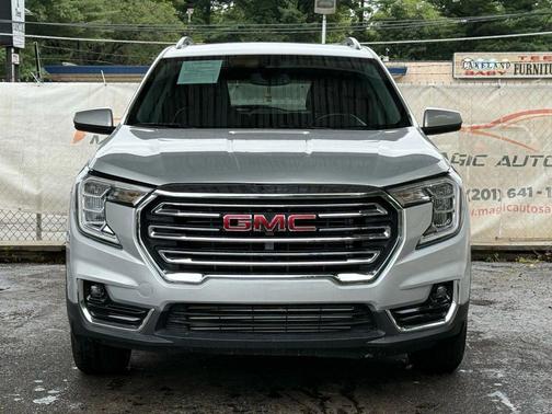 Quicksilver Metallic 2022 GMC Terrain SLT