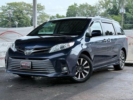 2019 Toyota Sienna XLE