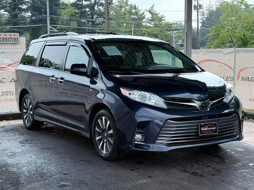 2019 Toyota Sienna XLE