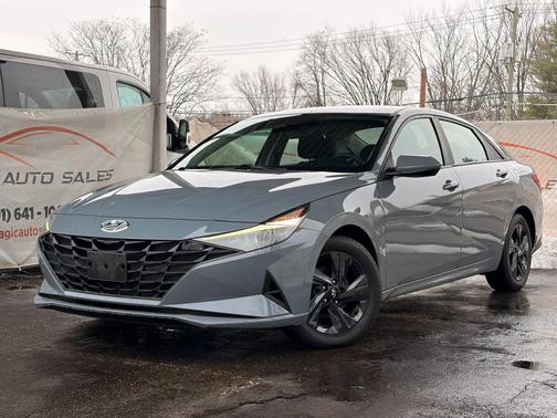 Electric Shadow 2022 Hyundai ELANTRA SEL Sedan