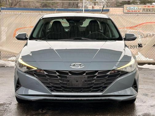 2022 Hyundai ELANTRA SEL