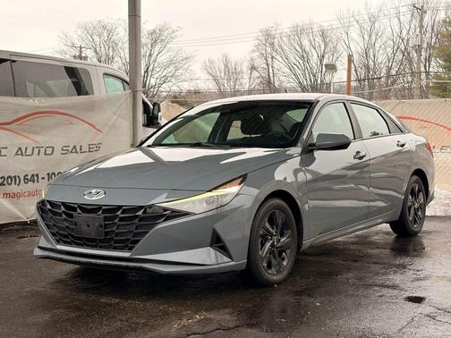 2022 Hyundai ELANTRA SEL