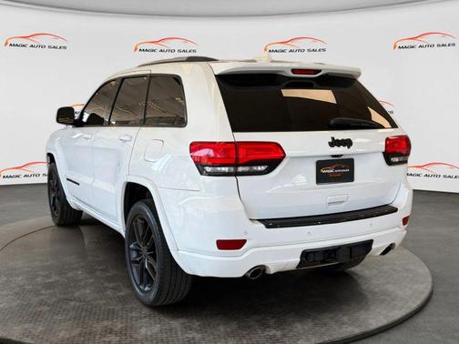 Bright White Clearcoat 2014 Jeep Grand Cherokee Overland