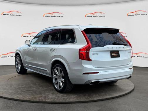 White 2019 Volvo XC90 T6 Inscription