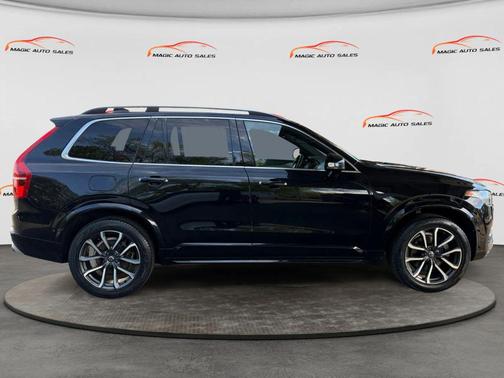 Onyx Black Metallic 2018 Volvo XC90 T5 Momentum