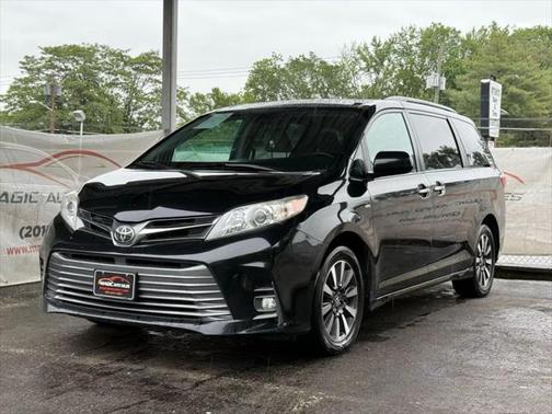 2020 Toyota Sienna XLE