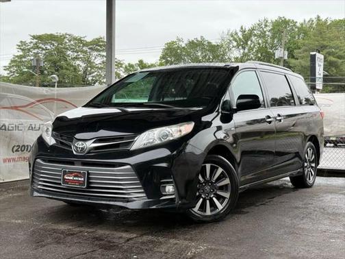 2020 Toyota Sienna XLE