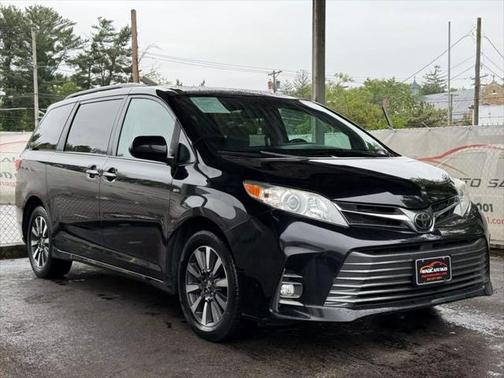 2020 Toyota Sienna XLE