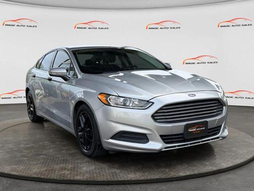 White Platinum Metallic Tri-Coat 2016 Ford Fusion SE