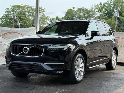 2017 Volvo XC90 T6 Momentum