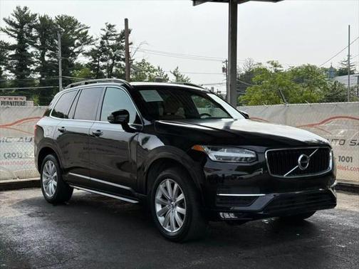 2017 Volvo XC90 T6 Momentum