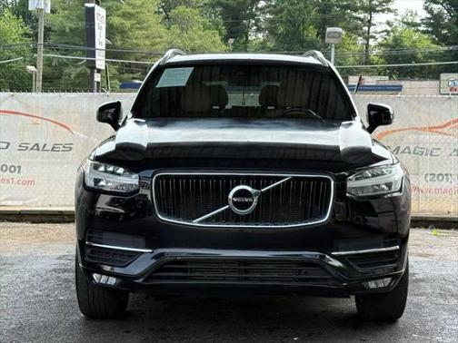 2017 Volvo XC90 T6 Momentum
