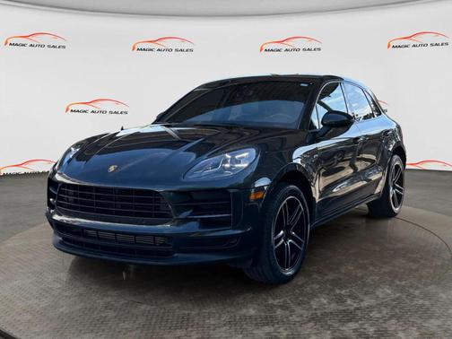 Volcano Grey Metallic 2021 Porsche Macan Macan Sport Edition
