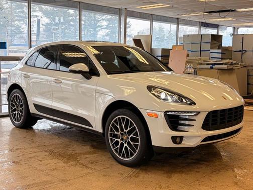 2018 Porsche Macan Sport Utility 4D