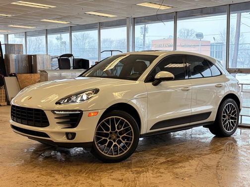 2018 Porsche Macan Sport Utility 4D