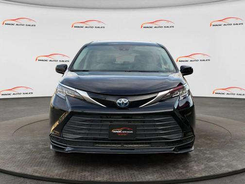 2021 Toyota Sienna LE