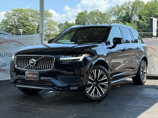 2022 Volvo XC90 T6 Momentum